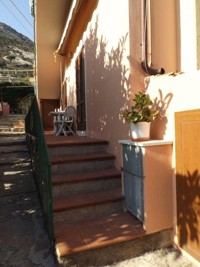 Appartamento Il Girasole Pomonte Buitenkant foto